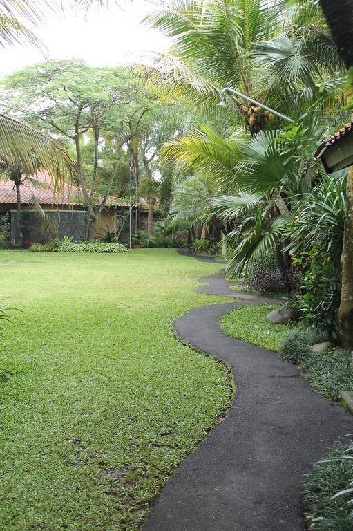 Laras Asri Resort & Spa ซาลาตีกา ภายนอก รูปภาพ