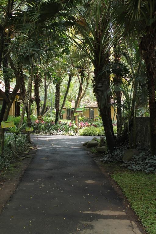 Laras Asri Resort & Spa ซาลาตีกา ภายนอก รูปภาพ