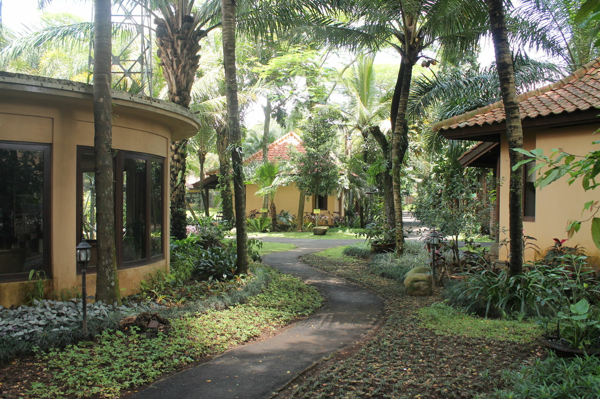Laras Asri Resort & Spa ซาลาตีกา ภายนอก รูปภาพ